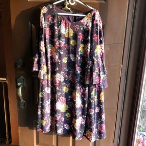 Luxology 24W Floral Shift Dress w/ Bell Sleeves